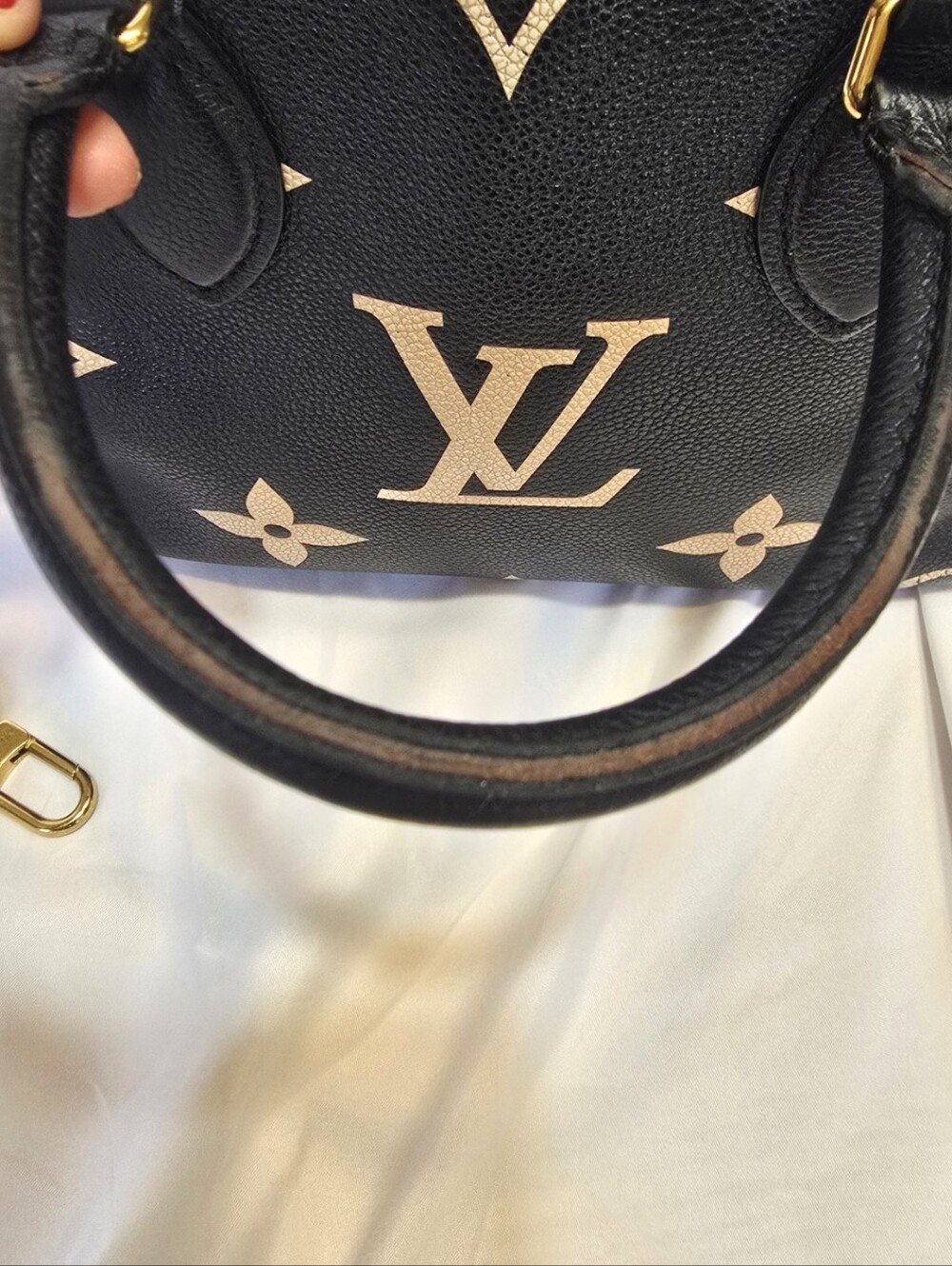 Authentic Louis Vuitton OnTheGo PM - Picture 6 of 16
